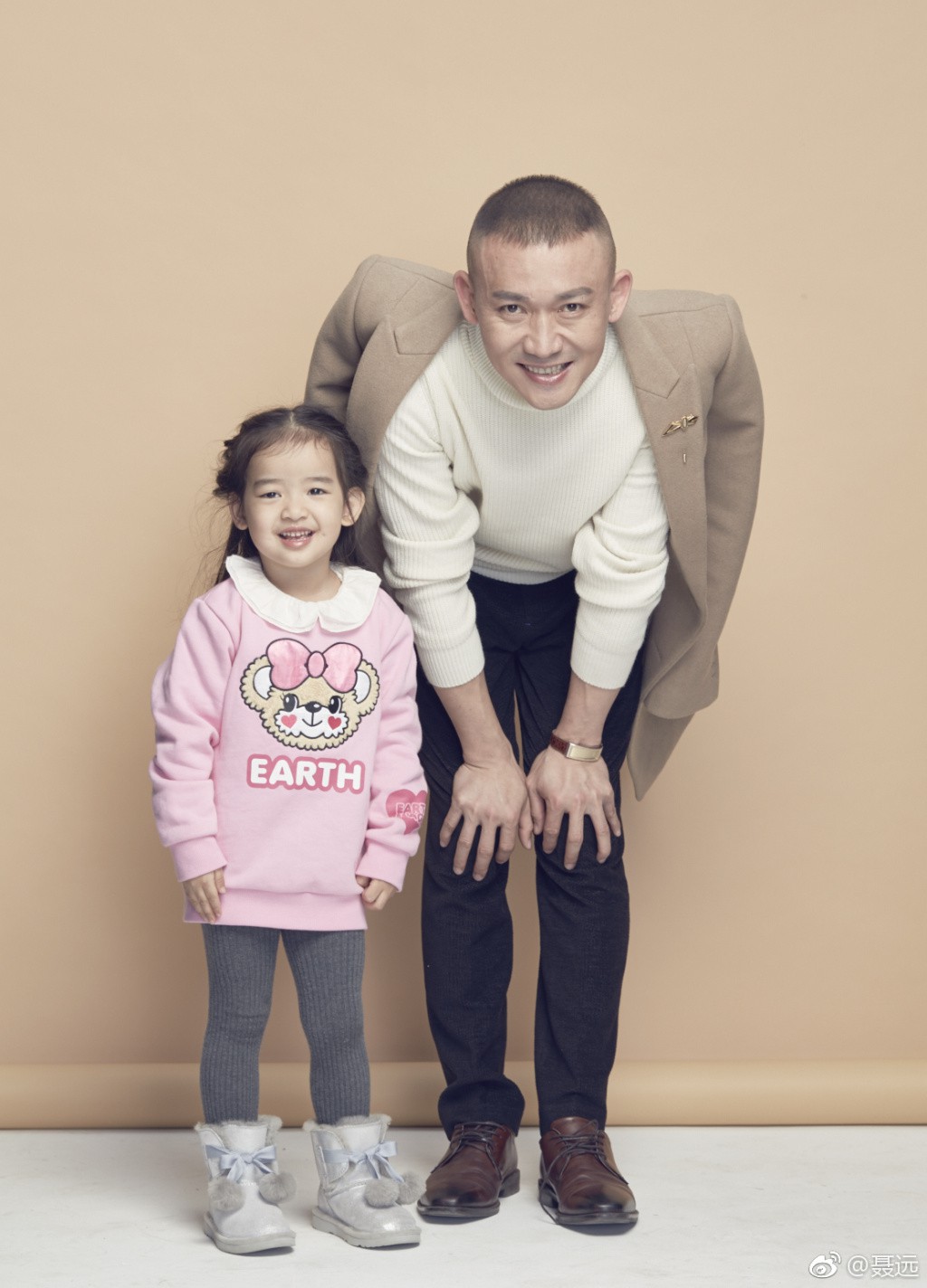 Vướng loạt scandal đồng tính, đánh người, Hoàng Thượng Nhiếp Viễn vẫn khiến dân tình tan chảy vì yêu chiều con gái