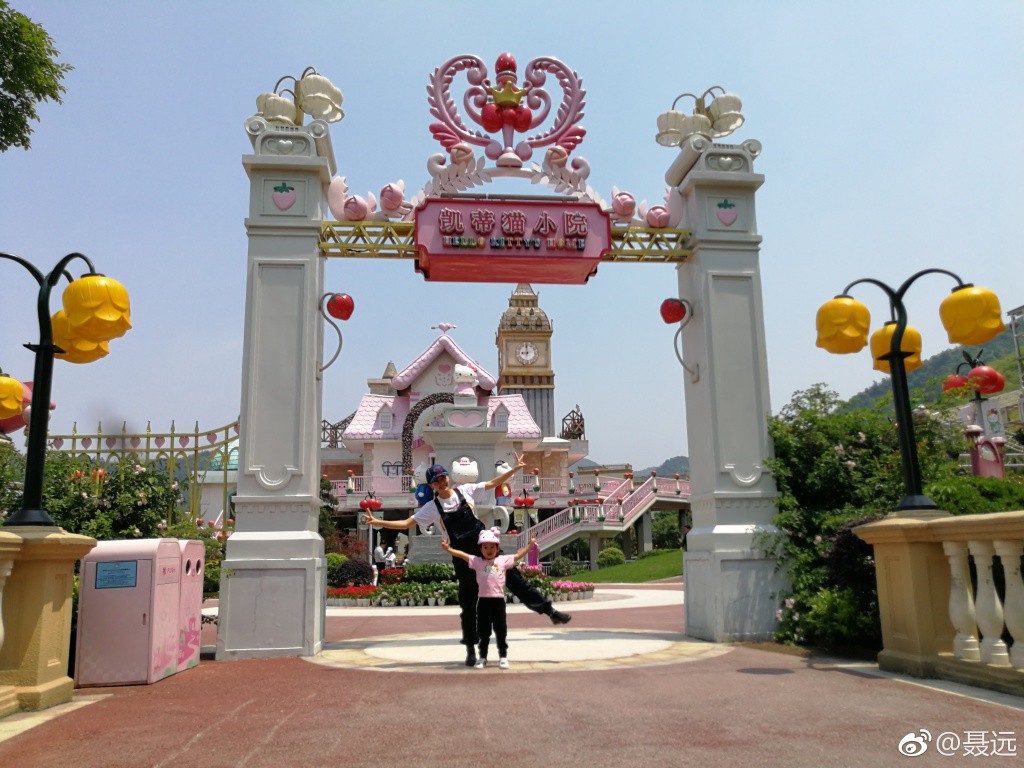 Vướng loạt scandal đồng tính, đánh người, Hoàng Thượng Nhiếp Viễn vẫn khiến dân tình tan chảy vì yêu chiều con gái