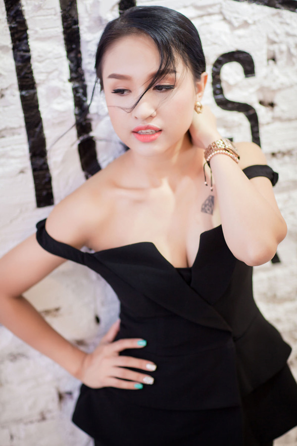 Vân Hugo nói gì khi bị tố không xếp hàng, cướp chỗ của trẻ em?