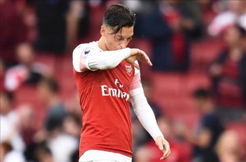 HLV Arsenal: Mesut Ozil phải chấp nhận những chỉ trích