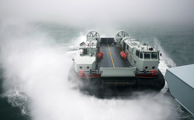 Vũ khí hàng nhái tràn ngập QĐ Trung Quốc: Từ máy bay tới tàu chiến - không thiếu thứ gì!