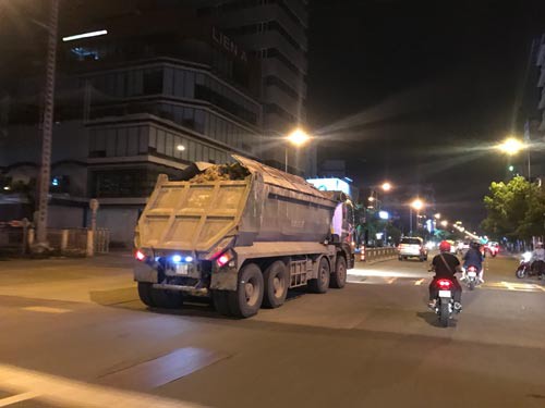 Xe tải nặng gây khiếp hãi ở nội đô