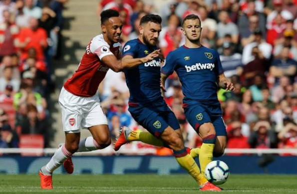 Cầu thủ dự bị tỏa sáng, Arsenal thắng nhọc West Ham