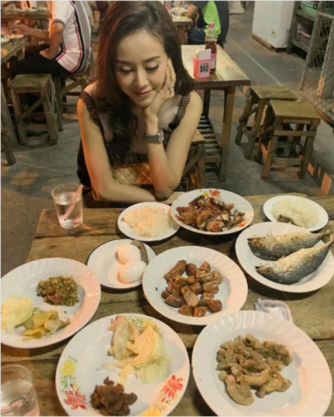 Cô gái bị ném đá vì chê bạn trai nghèo: Trong túi có 350 nghìn mà cũng rủ đi chơi, anh không thấy ngại à?