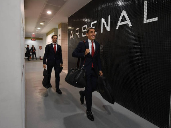 Cầu thủ dự bị tỏa sáng, Arsenal thắng nhọc West Ham