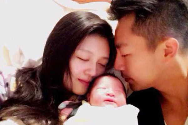 3 cặp chị em quyền lực nhất Cbiz: Người bị nghi là con riêng của chị, kẻ kết hôn với đại gia sau 20 ngày hẹn hò