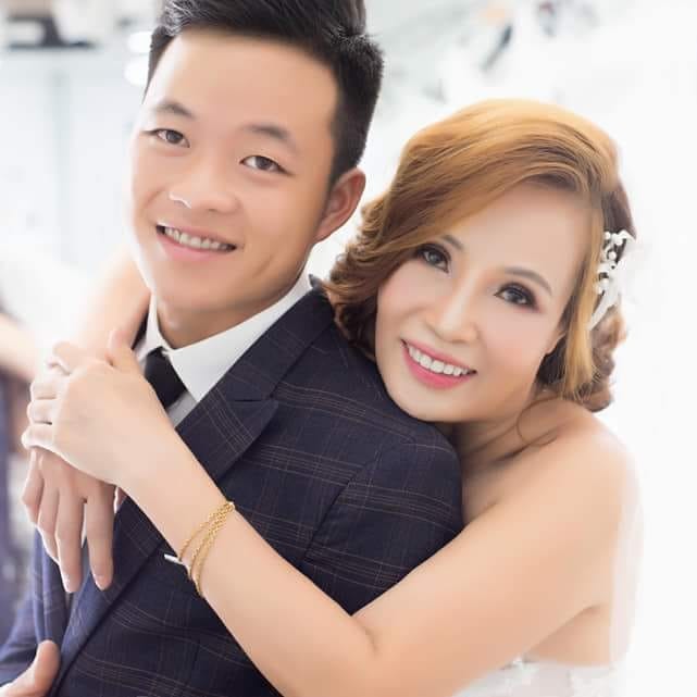 Cô dâu 61 tuổi lấy chồng 26 tuổi phân trần lý do tự nhận mình là cô dâu xinh đẹp nhất thế giới