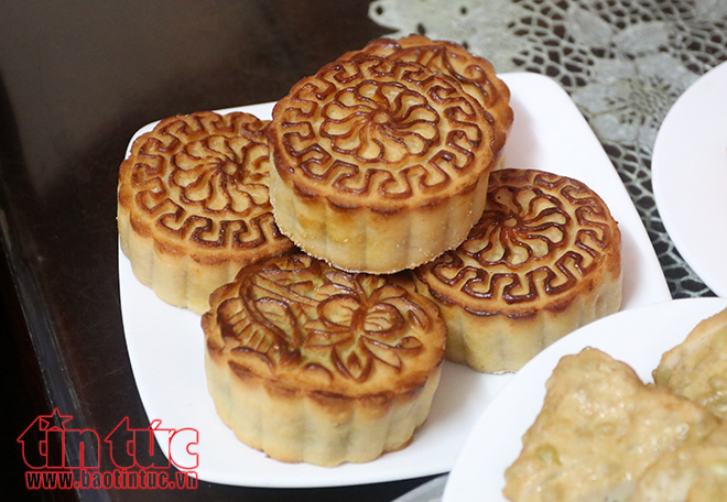 Mâm cơm lễ cúng rằm tháng 7 của một gia đình Hà Nội