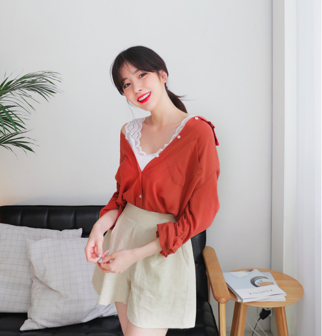 Mặc đồ cũ mà như mới với 15 tuyệt chiêu mix layer từ loạt item có sẵn như áo phông, quần shorts, áo hai dây...