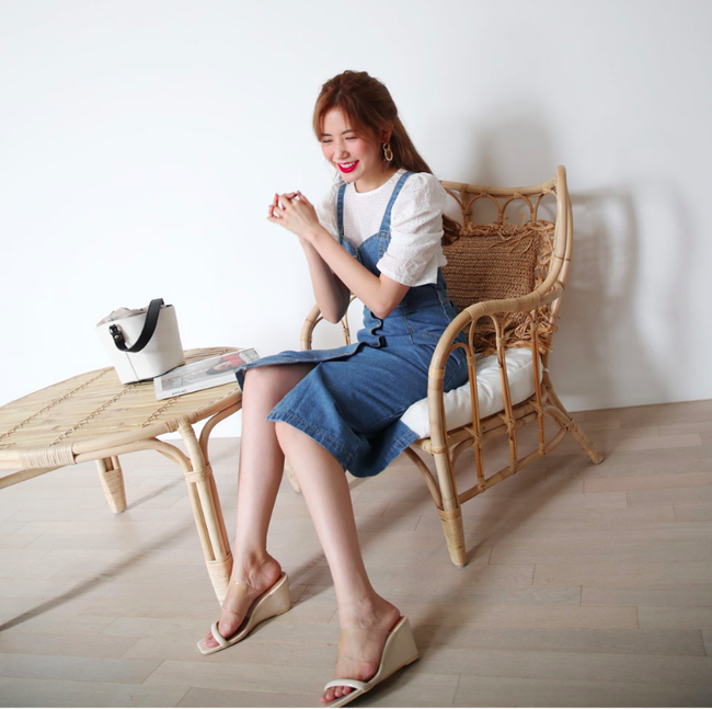 Mặc đồ cũ mà như mới với 15 tuyệt chiêu mix layer từ loạt item có sẵn như áo phông, quần shorts, áo hai dây...