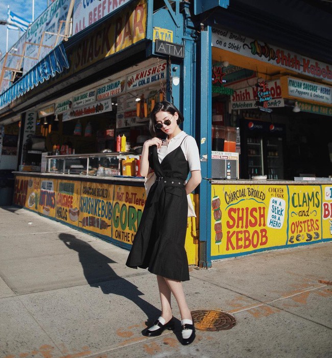 Mặc đồ cũ mà như mới với 15 tuyệt chiêu mix layer từ loạt item có sẵn như áo phông, quần shorts, áo hai dây...