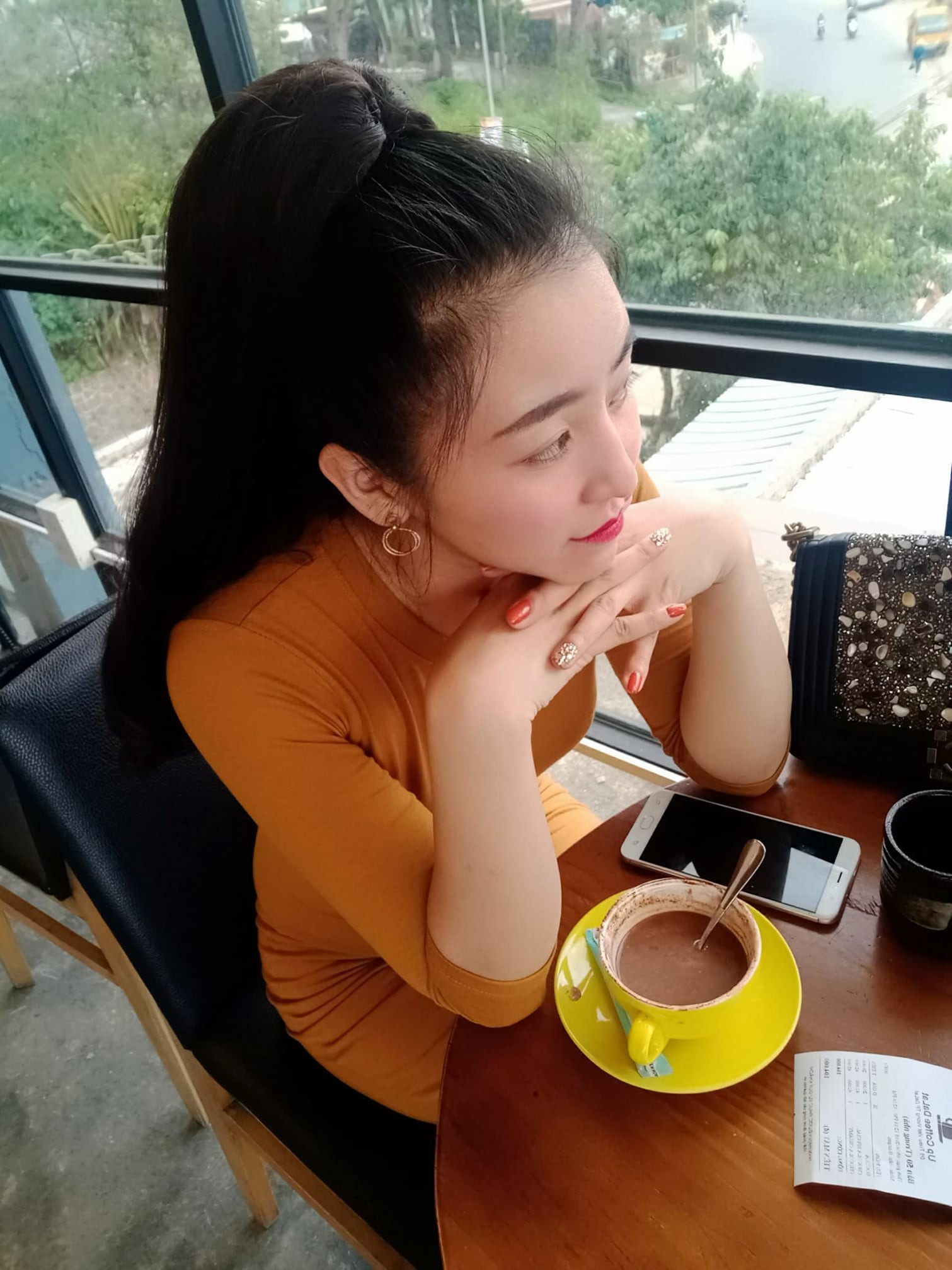 Hot girl bánh tráng trộn Đà Lạt: Tôi ly hôn chồng vì anh ấy ngoại tình, không thể tha thứ!