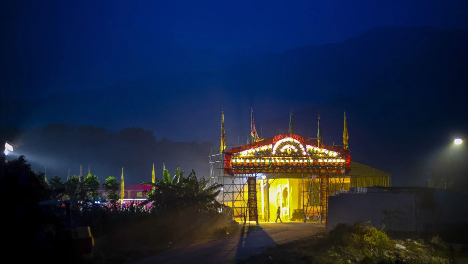 Hương nhang và giấy đốt nghi ngút trong lễ cúng cô hồn tại Hong Kong