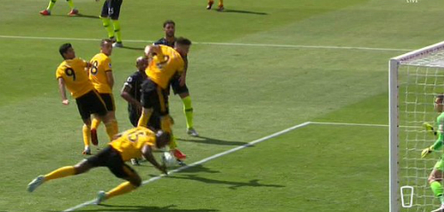 Man City phải chia điểm cho đội mới lên hạng