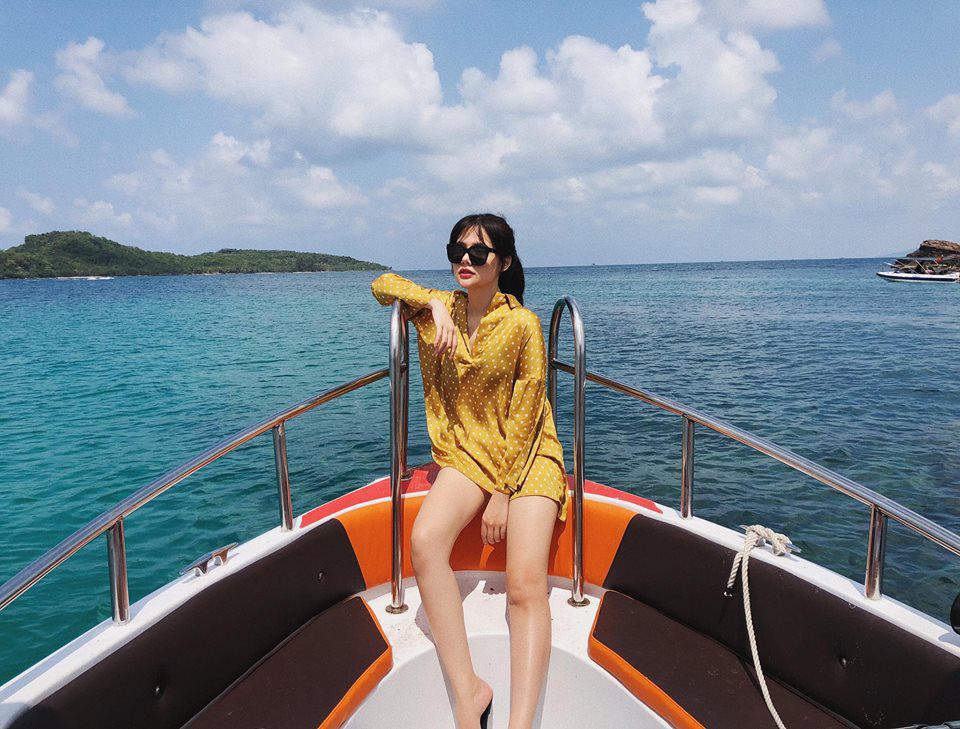 Nữ diễn viên 9X vượt rào năm 22 tuổi chân chẳng dài nhưng ra đường là được khen gợi cảm