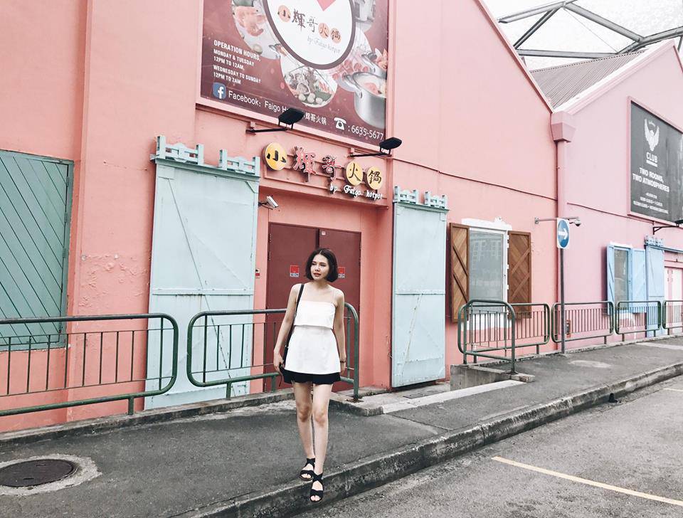 Nữ diễn viên 9X vượt rào năm 22 tuổi chân chẳng dài nhưng ra đường là được khen gợi cảm