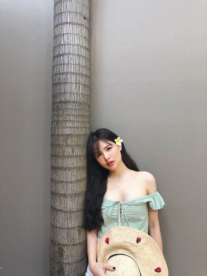 Nữ diễn viên 9X vượt rào năm 22 tuổi chân chẳng dài nhưng ra đường là được khen gợi cảm