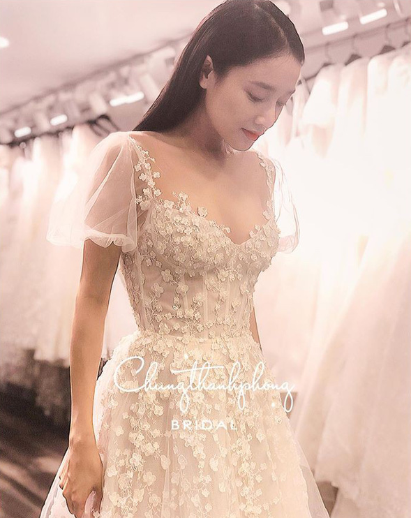 3 năm yêu đầy sóng gió của Trường Giang và Nhã Phương kết lại bằng lễ đính hôn bí mật!