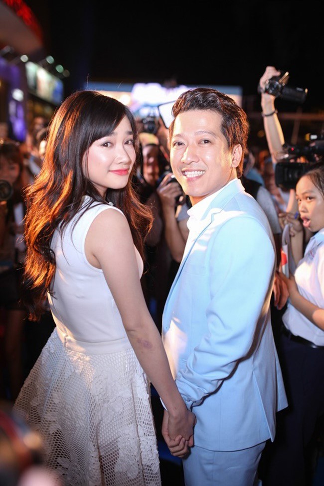 3 năm yêu đầy sóng gió của Trường Giang và Nhã Phương kết lại bằng lễ đính hôn bí mật!