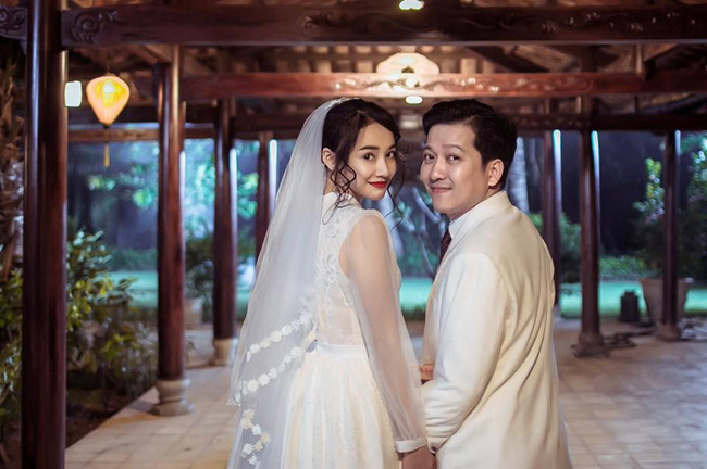 3 năm yêu đầy sóng gió của Trường Giang và Nhã Phương kết lại bằng lễ đính hôn bí mật!