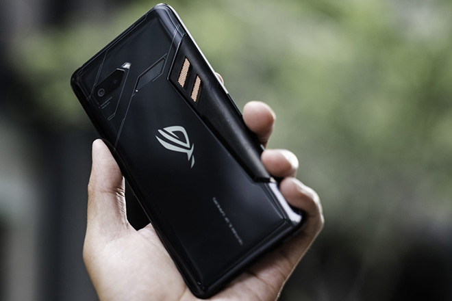 Điện thoại chơi game ROG Phone sắp có phiên bản giá rẻ hơn