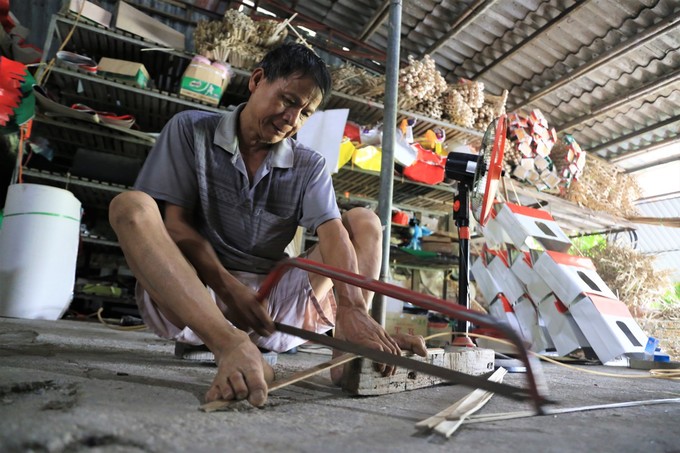 Gia đình 25 năm theo nghề vàng mã ở Hà Nội