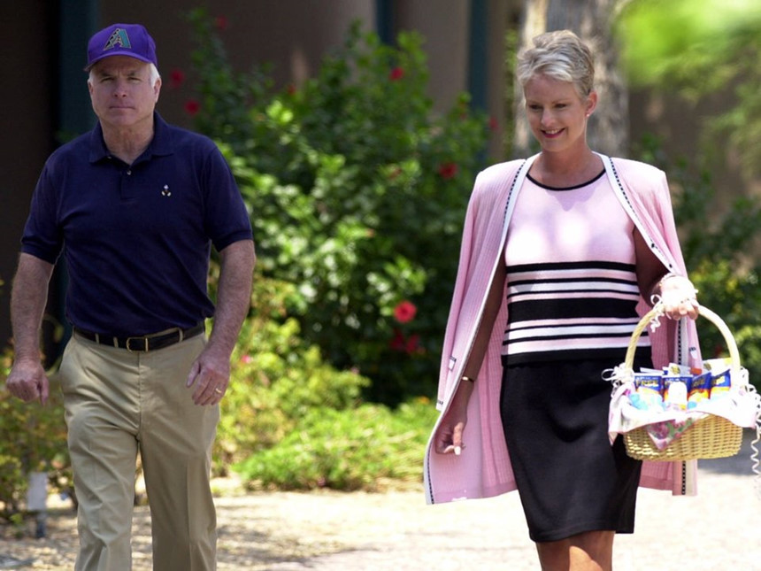 Khối tài sản 200 triệu USD của TNS John McCain đến từ đâu?