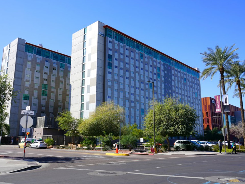 Khối tài sản 200 triệu USD của TNS John McCain đến từ đâu?