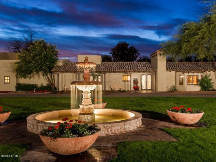 Khối tài sản 200 triệu USD của TNS John McCain đến từ đâu?