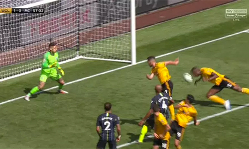 Guardiola coi nhẹ pha ghi bàn bằng tay vào lưới Man City