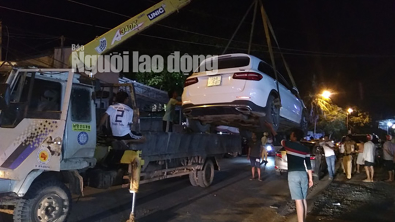 Bị CSGT thổi phạt, tài xế ôtô biển số 34567 tuyên bố sốc óc