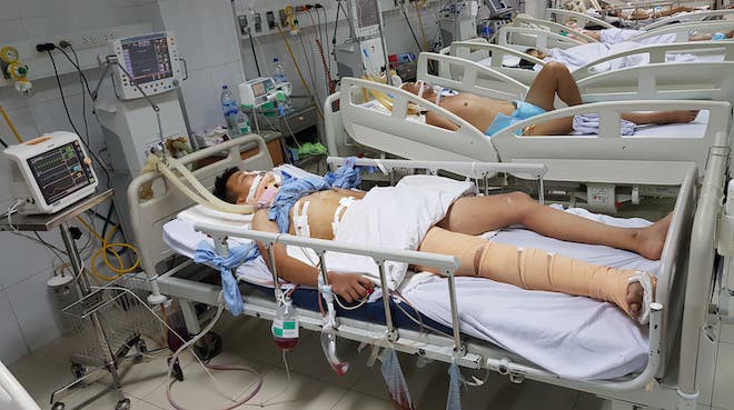 Vụ tàu tông xe 7 chỗ làm 2 người tử vong: Nạn nhân tiên lượng rất nặng