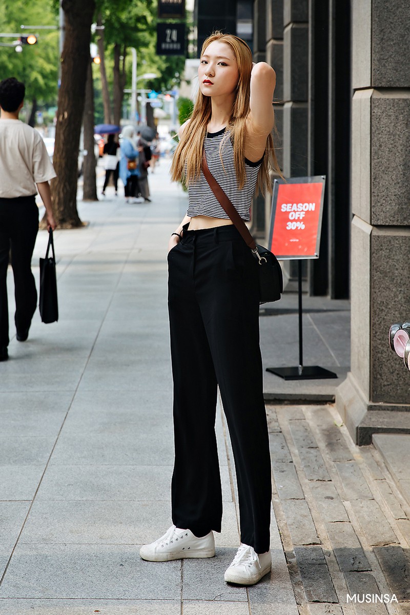 Đồ jean, khoe chân và khoe eo - 3 bí kíp làm nên street style đẹp bá cháy của giới trẻ Hàn tuần qua