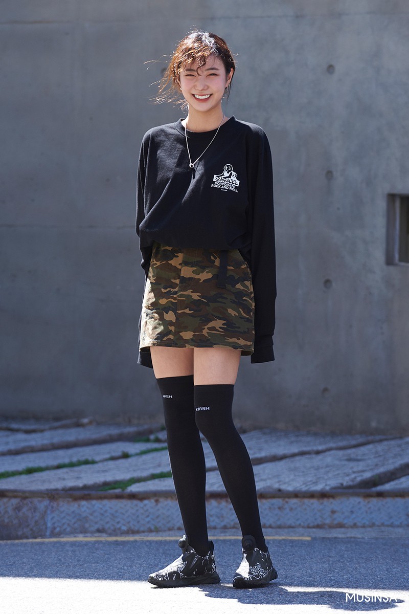 Đồ jean, khoe chân và khoe eo - 3 bí kíp làm nên street style đẹp bá cháy của giới trẻ Hàn tuần qua