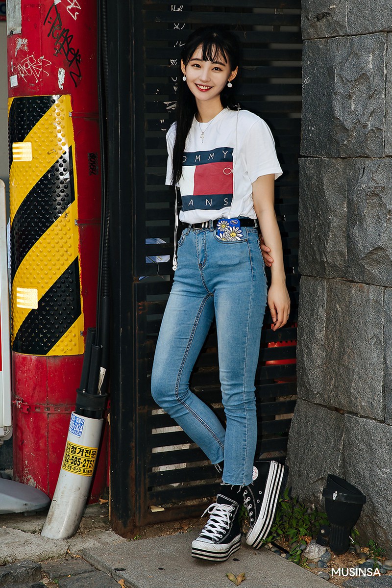 Đồ jean, khoe chân và khoe eo - 3 bí kíp làm nên street style đẹp bá cháy của giới trẻ Hàn tuần qua