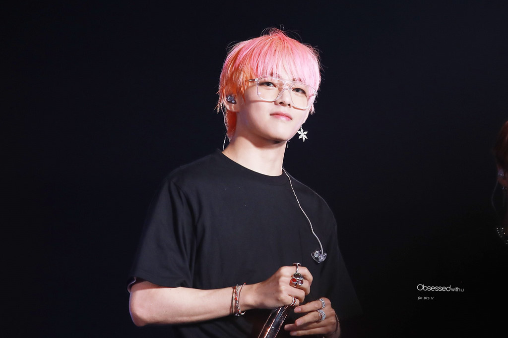 Trở thành ông hoàng Youtube với Idol, fan hâm một phát cuồng với đêm nhạc mở màn một loạt tour diễn của BTS