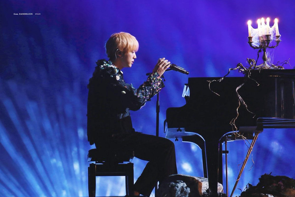 Trở thành ông hoàng Youtube với Idol, fan hâm một phát cuồng với đêm nhạc mở màn một loạt tour diễn của BTS