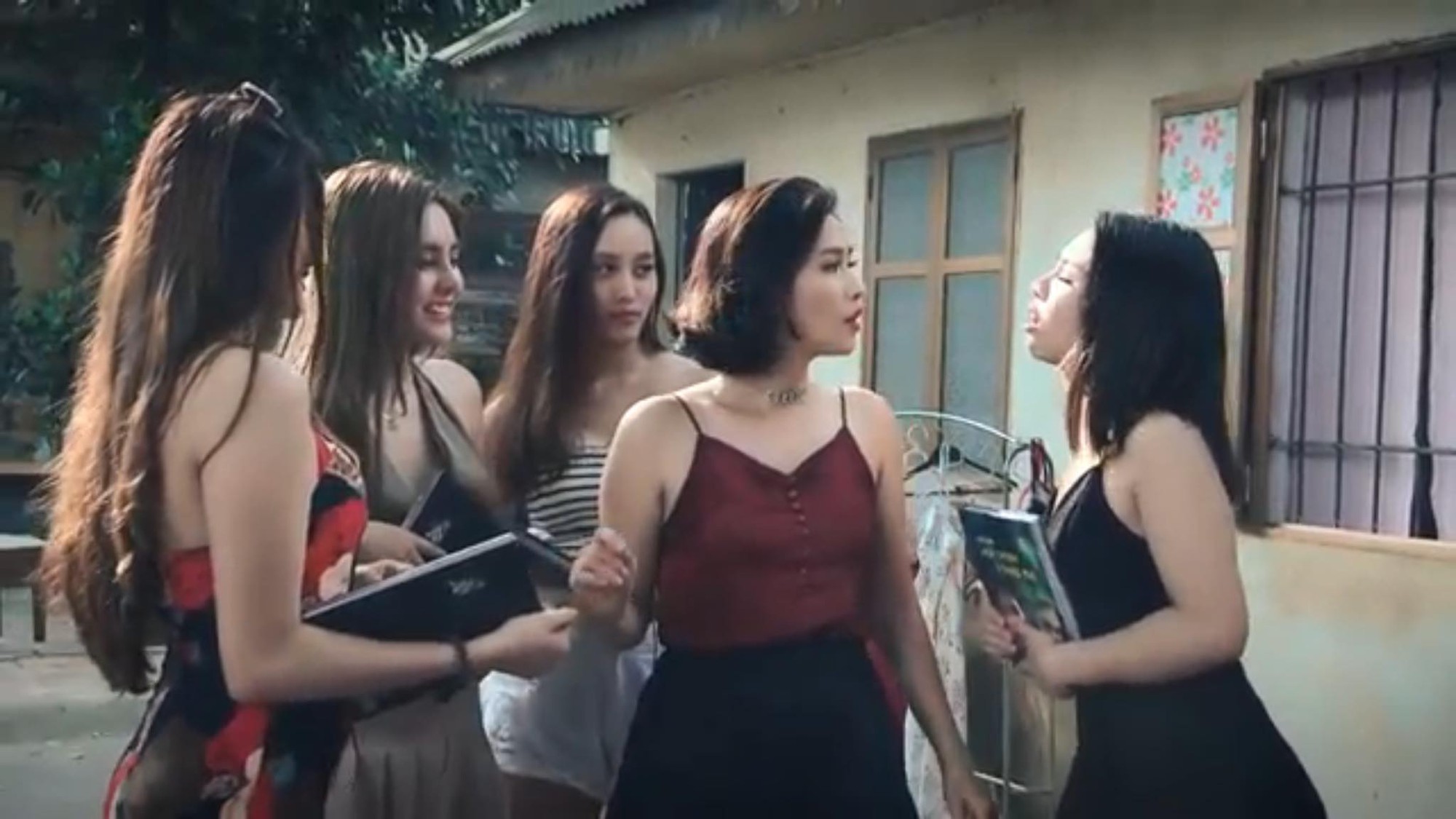 Quỳnh Búp Bê được Nguyệt Thảo Mai truyền thụ bí kíp thả thính để hạ bệ My Sói