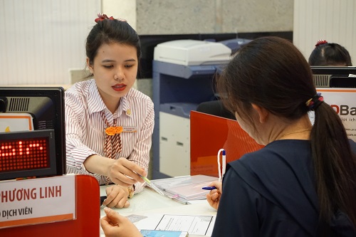 Ngân hàng làm gì khi hết cửa tăng tín dụng?