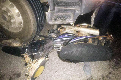 6 người bị ôtô tải tông khi dừng xe cứu nạn