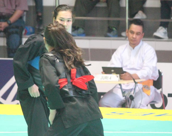 Võ sỹ Việt ra đòn, thêm một người đẹp bị hạ đo ván môn pencak silat ASIAD