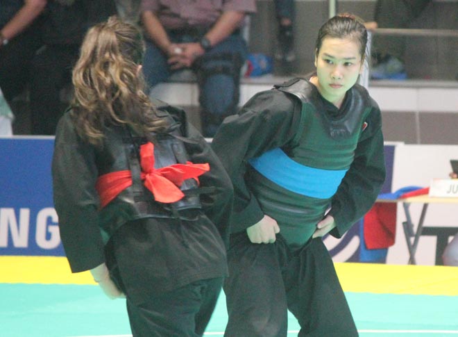 Võ sỹ Việt ra đòn, thêm một người đẹp bị hạ đo ván môn pencak silat ASIAD