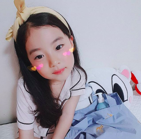 Cô bé Hàn Quốc gây bão vì clip nói không với người lạ ngày nào đã lớn và xinh xắn lắm rồi!