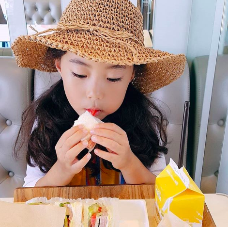 Cô bé Hàn Quốc gây bão vì clip nói không với người lạ ngày nào đã lớn và xinh xắn lắm rồi!