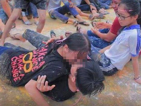 Trò chơi nhạy cảm của học sinh Cần Thơ gây bức xúc: Bộ GD-ĐT yêu cầu xử lý nghiêm