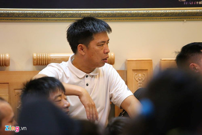 Cổ động viên cả nước vỡ òa khi Văn Toàn ghi bàn cho Olympic VN