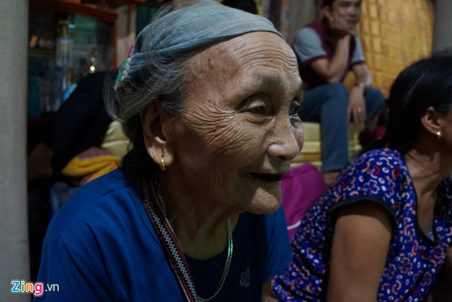 Cổ động viên cả nước vỡ òa khi Văn Toàn ghi bàn cho Olympic VN