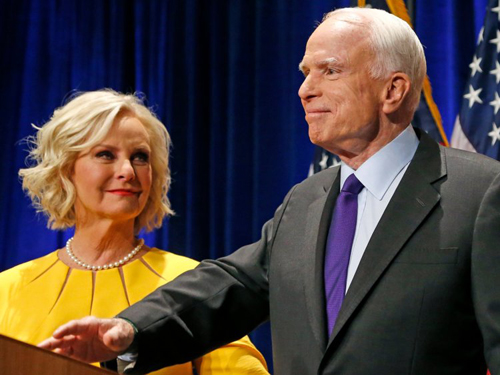 Vợ John McCain có thể thay thế chồng tại thượng viện