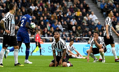 Chelsea nhọc nhằn hạ Newcastle trong ngày Yedlin sắm vai người hùng và tội đồ