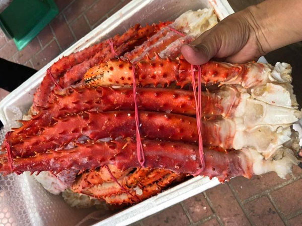 Cái chân cua dài nửa mét giá 4 triệu: Hà thành ăn chơi, hưởng 1 lần cho sướng